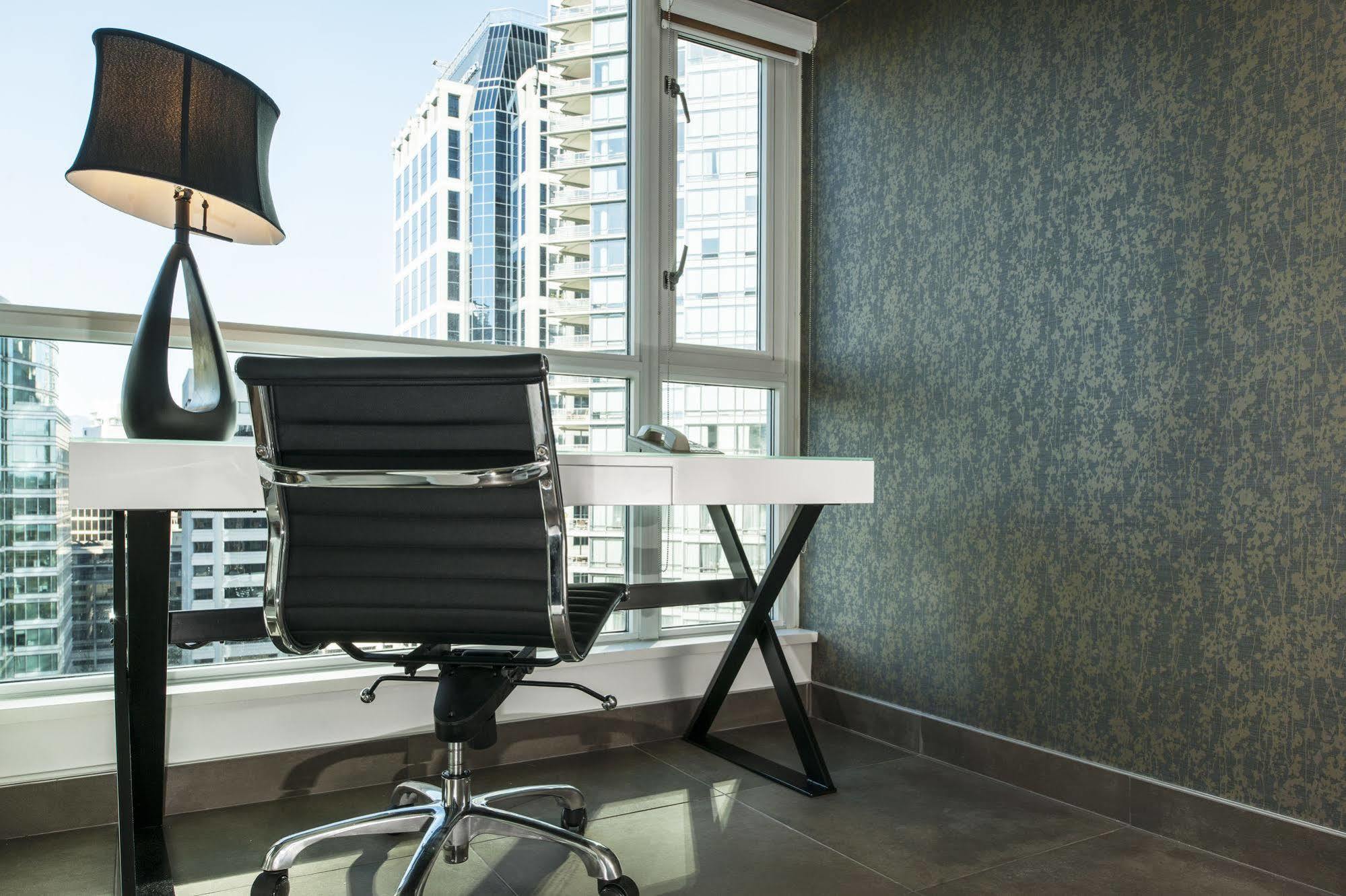 Carmana Hotel & Suites Vancouver Ngoại thất bức ảnh